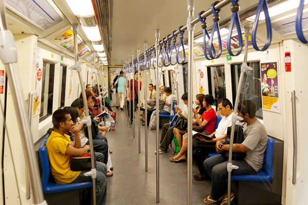 Tàu điện ngầm là phương tiện di chuyển được yêu thích nhất tại Singapore